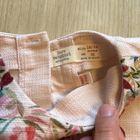 Stunning Zara Dress size 18-24m - Picture 4 of 4